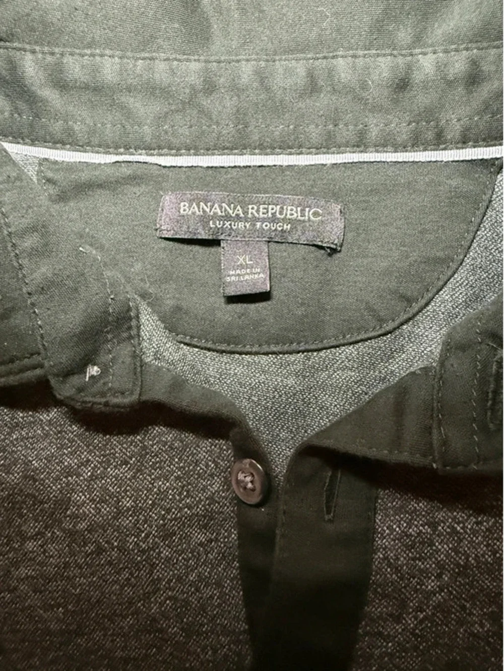 Banana republic, heathered contrast in pocket and collar and dark green men’s XL